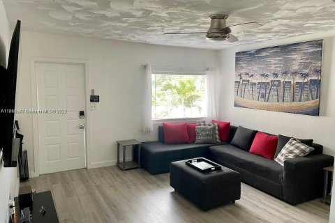 House in Miami, Florida 3 bedrooms, 104.42 sq.m. № 1888363 - photo 2
