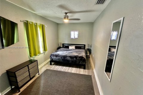 House in Miami, Florida 3 bedrooms, 104.42 sq.m. № 1888363 - photo 9
