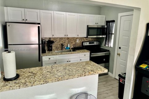 House in Miami, Florida 3 bedrooms, 104.42 sq.m. № 1888363 - photo 7