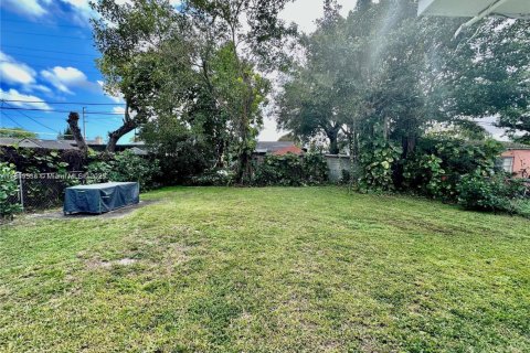 House in Miami, Florida 3 bedrooms, 104.42 sq.m. № 1888363 - photo 13