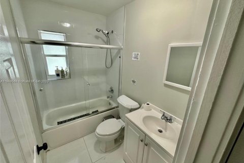 House in Miami, Florida 3 bedrooms, 104.42 sq.m. № 1888363 - photo 10