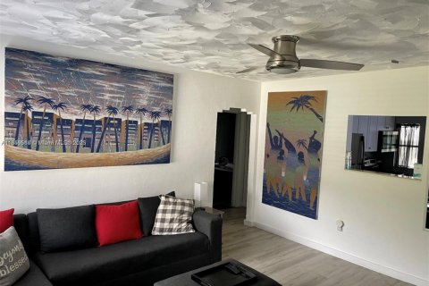 House in Miami, Florida 3 bedrooms, 104.42 sq.m. № 1888363 - photo 4