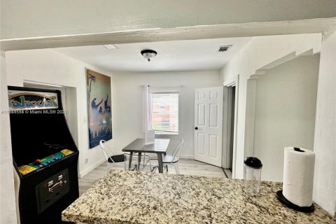House in Miami, Florida 3 bedrooms, 104.42 sq.m. № 1888363 - photo 8
