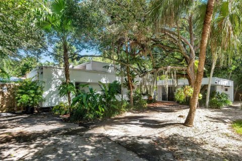 House in South Miami, Florida 6 bedrooms, 320.51 sq.m. № 2002487 - photo 5