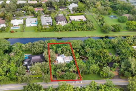 House in South Miami, Florida 6 bedrooms, 320.51 sq.m. № 2002487 - photo 1