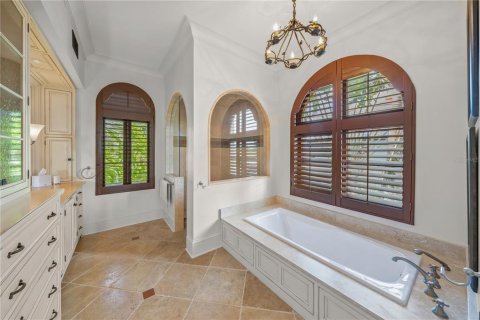 House in Sarasota, Florida 5 bedrooms, 726.22 sq.m. № 1879522 - photo 29
