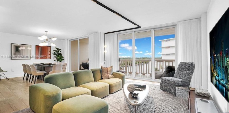 Condominio en Bay Harbor Islands, Florida, 3 dormitorios № 1935653