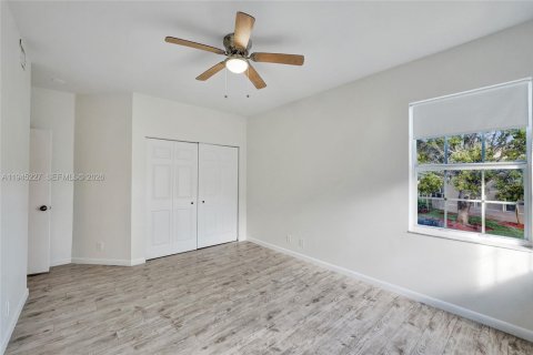 Townhouse in Weston, Florida 4 bedrooms, 161.37 sq.m. № 2003405 - photo 14