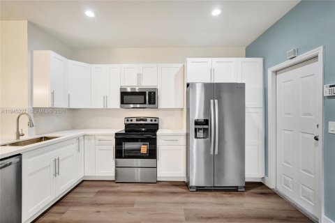 Townhouse in Weston, Florida 4 bedrooms, 161.37 sq.m. № 2003405 - photo 6