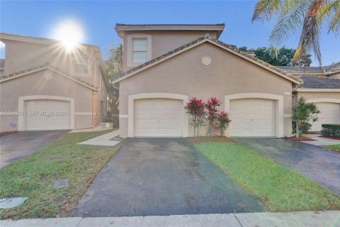 Townhouse in Weston, Florida 4 bedrooms, 161.37 sq.m. № 2003405 - photo 2