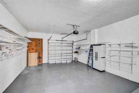 Townhouse in Weston, Florida 4 bedrooms, 161.37 sq.m. № 2003405 - photo 16