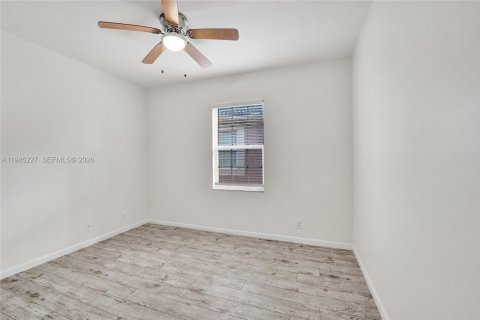 Townhouse in Weston, Florida 4 bedrooms, 161.37 sq.m. № 2003405 - photo 12