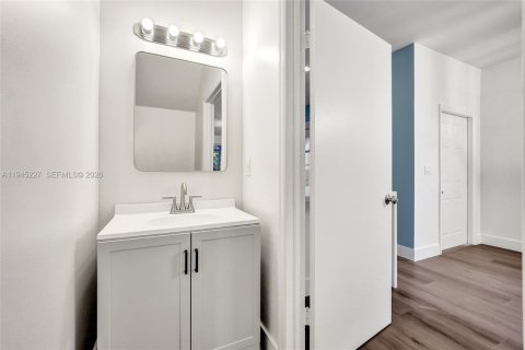 Townhouse in Weston, Florida 4 bedrooms, 161.37 sq.m. № 2003405 - photo 7