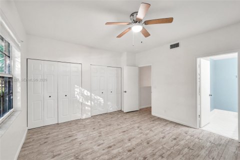 Townhouse in Weston, Florida 4 bedrooms, 161.37 sq.m. № 2003405 - photo 8