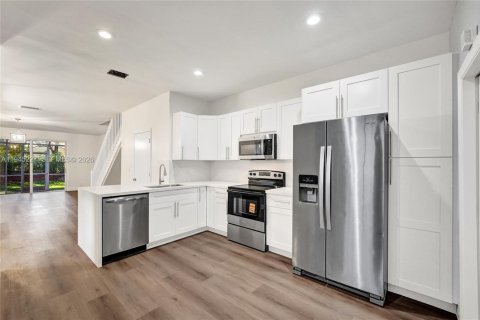Townhouse in Weston, Florida 4 bedrooms, 161.37 sq.m. № 2003405