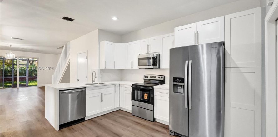 Townhouse in Weston, Florida 4 bedrooms, 161.37 sq.m. № 2003405