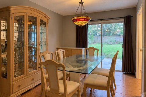 Villa ou maison à vendre à Orlando, Floride: 4 chambres, 170.94 m2 № 2430811 - photo 4