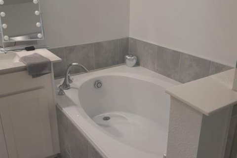 Townhouse in Davenport, Florida 4 bedrooms, 180.6 sq.m. № 2156214 - photo 10