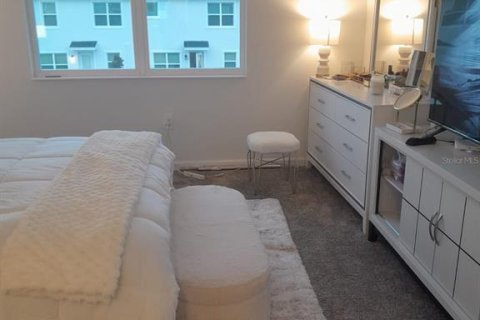 Townhouse in Davenport, Florida 4 bedrooms, 180.6 sq.m. № 2156214 - photo 3