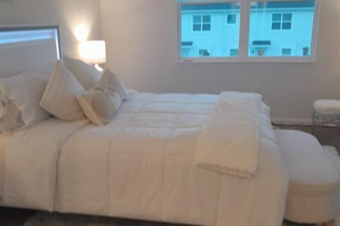 Townhouse in Davenport, Florida 4 bedrooms, 180.6 sq.m. № 2156214 - photo 7