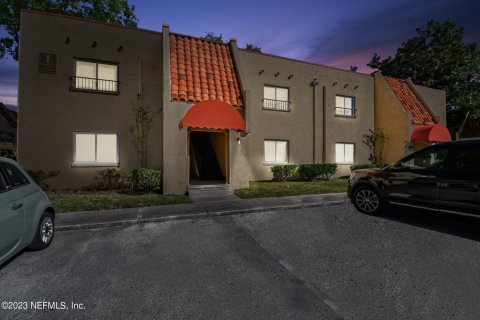 Condominio en venta en Jacksonville, Florida, 1 dormitorio, 78.5 m2 № 801573 - foto 1
