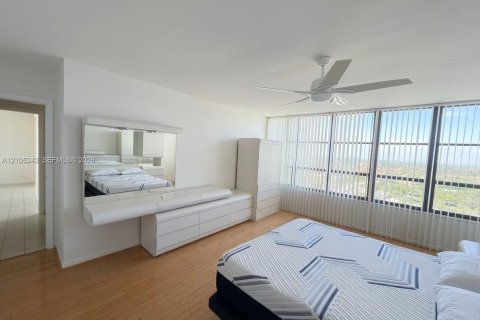 Copropriété à louer à Hallandale Beach, Floride: 2 chambres, 130.06 m2 № 2416097 - photo 6