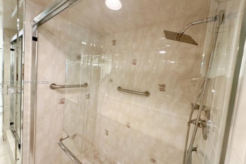 Copropriété à louer à Hallandale Beach, Floride: 2 chambres, 130.06 m2 № 2416097 - photo 10