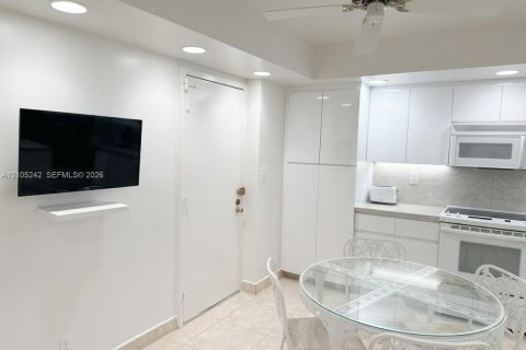 Copropriété à louer à Hallandale Beach, Floride: 2 chambres, 130.06 m2 № 2416097 - photo 3