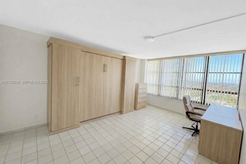 Copropriété à louer à Hallandale Beach, Floride: 2 chambres, 130.06 m2 № 2416097 - photo 8