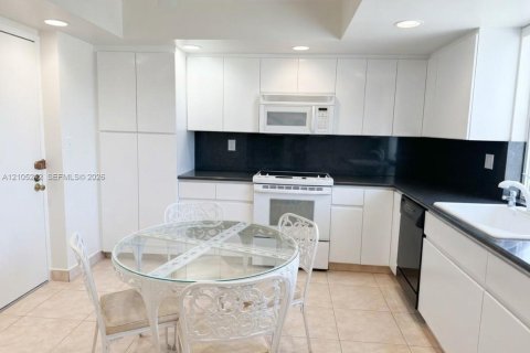 Condo à Hallandale Beach, Floride, 2 chambres № 2416097