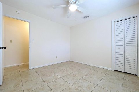 House in Brandon, Florida 4 bedrooms, 168.15 sq.m. № 2391544 - photo 27