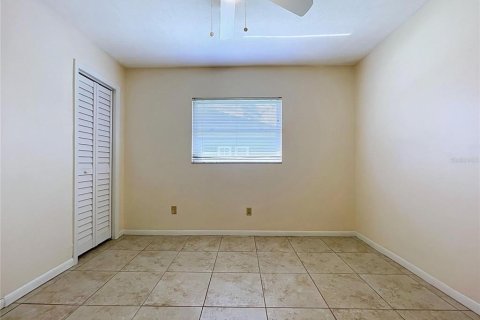 House in Brandon, Florida 4 bedrooms, 168.15 sq.m. № 2391544 - photo 30