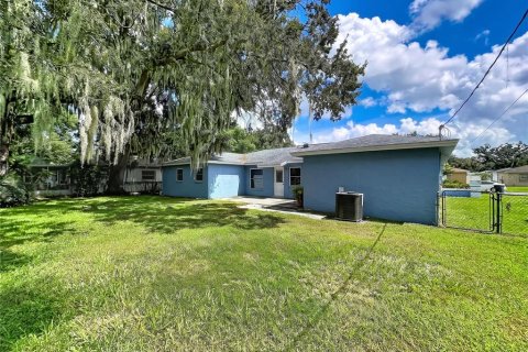 House in Brandon, Florida 4 bedrooms, 168.15 sq.m. № 2391544 - photo 11