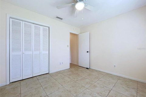 House in Brandon, Florida 4 bedrooms, 168.15 sq.m. № 2391544 - photo 24