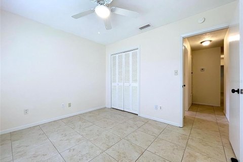 House in Brandon, Florida 4 bedrooms, 168.15 sq.m. № 2391544 - photo 26