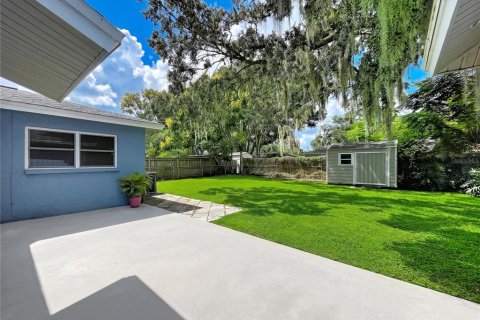 House in Brandon, Florida 4 bedrooms, 168.15 sq.m. № 2391544 - photo 8