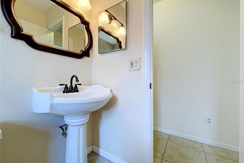 House in Brandon, Florida 4 bedrooms, 168.15 sq.m. № 2391544 - photo 28
