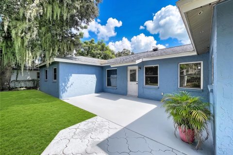 House in Brandon, Florida 4 bedrooms, 168.15 sq.m. № 2391544 - photo 12