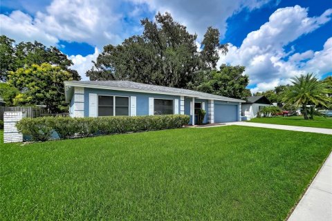 House in Brandon, Florida 4 bedrooms, 168.15 sq.m. № 2391544 - photo 4