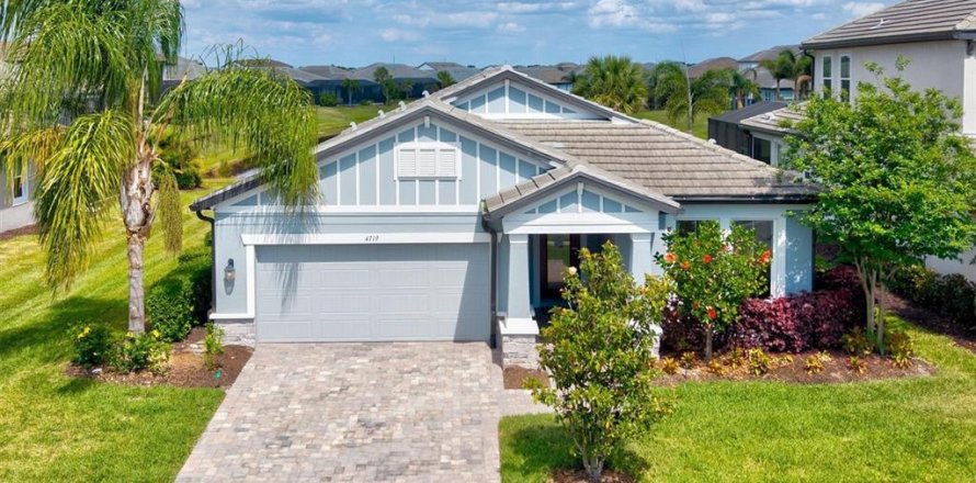 House in Bradenton, Florida 4 bedrooms, 203.46 sq.m. № 2199327