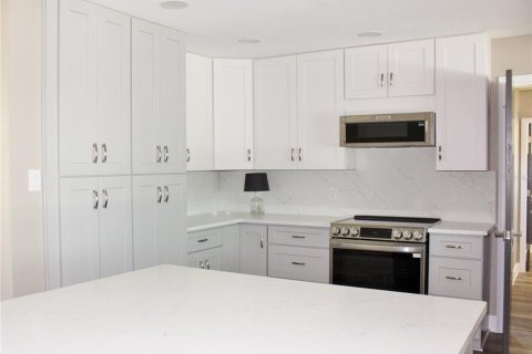 House in New Port Richey, Florida 3 bedrooms, 169.08 sq.m. № 1866263 - photo 5