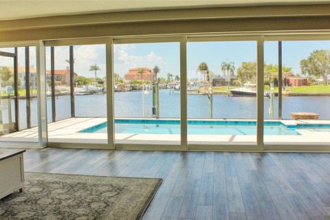 House in New Port Richey, Florida 3 bedrooms, 169.08 sq.m. № 1866263 - photo 9