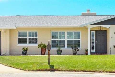 House in New Port Richey, Florida 3 bedrooms, 169.08 sq.m. № 1866263 - photo 1