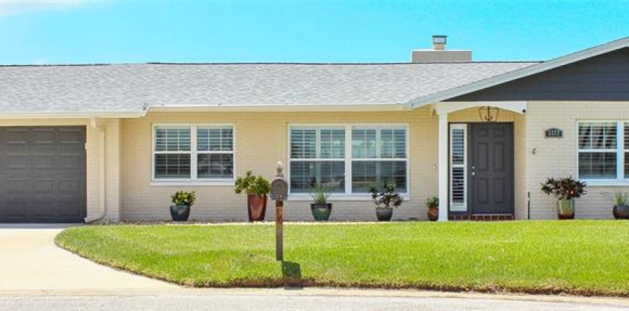 House in New Port Richey, Florida 3 bedrooms, 169.08 sq.m. № 1866263