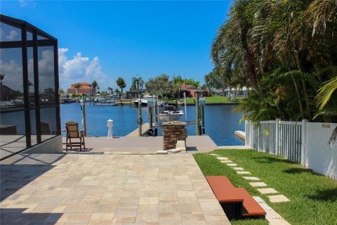 House in New Port Richey, Florida 3 bedrooms, 169.08 sq.m. № 1866263 - photo 16