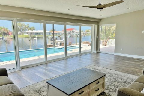 House in New Port Richey, Florida 3 bedrooms, 169.08 sq.m. № 1866263 - photo 8