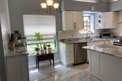 House in Palm Harbor, Florida 3 bedrooms, 148.64 sq.m. № 2095518 - photo 18