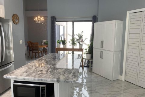 House in Palm Harbor, Florida 3 bedrooms, 148.64 sq.m. № 2095518 - photo 19