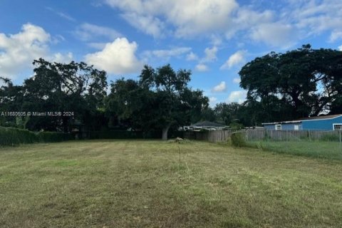 Terreno en venta en Miami, Florida № 1962351 - foto 2