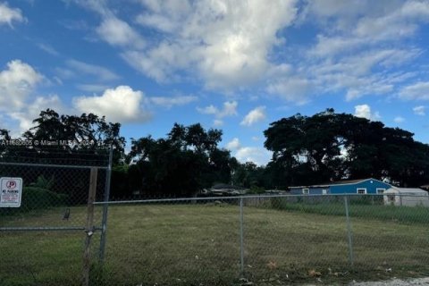 Terreno en Miami, Florida № 1962351